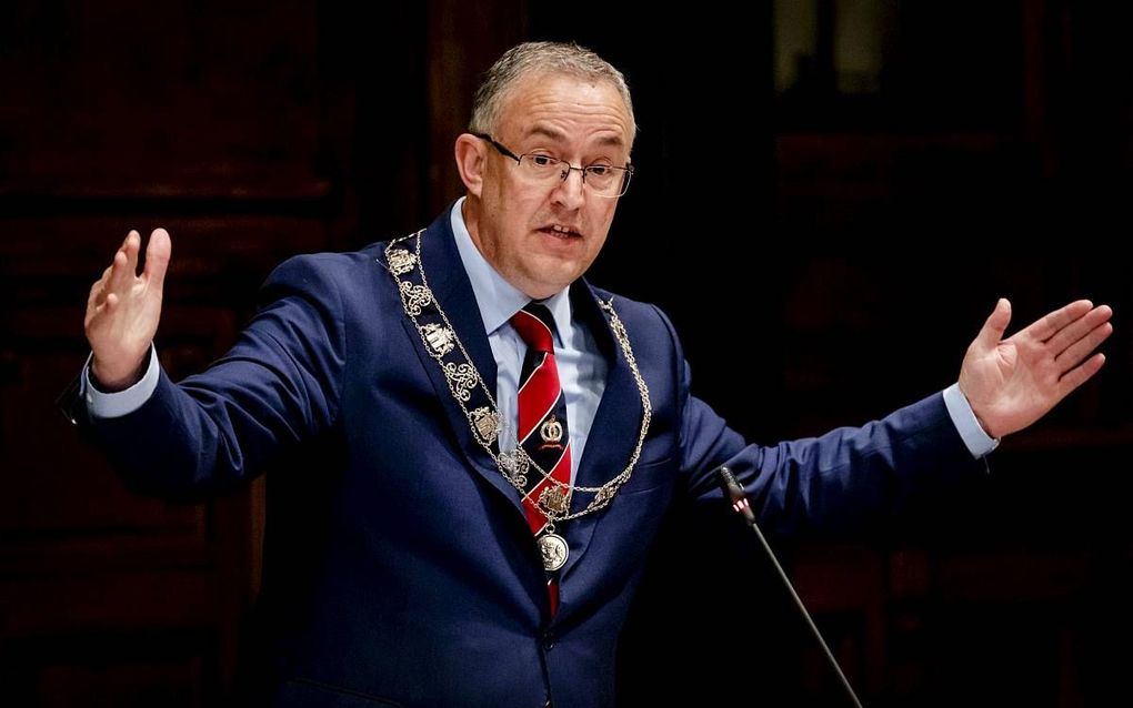 „In het Rotterdamse raadsdebat over salafisme hield burgemeester Aboutaleb vol dat salafisme niks bijzonders is. Het gaat er volgens hem om wie je salaf (voorganger) is. Zoals moslims Mohammed als voorganger hebben, zo is Jezus Christus de voorganger voor