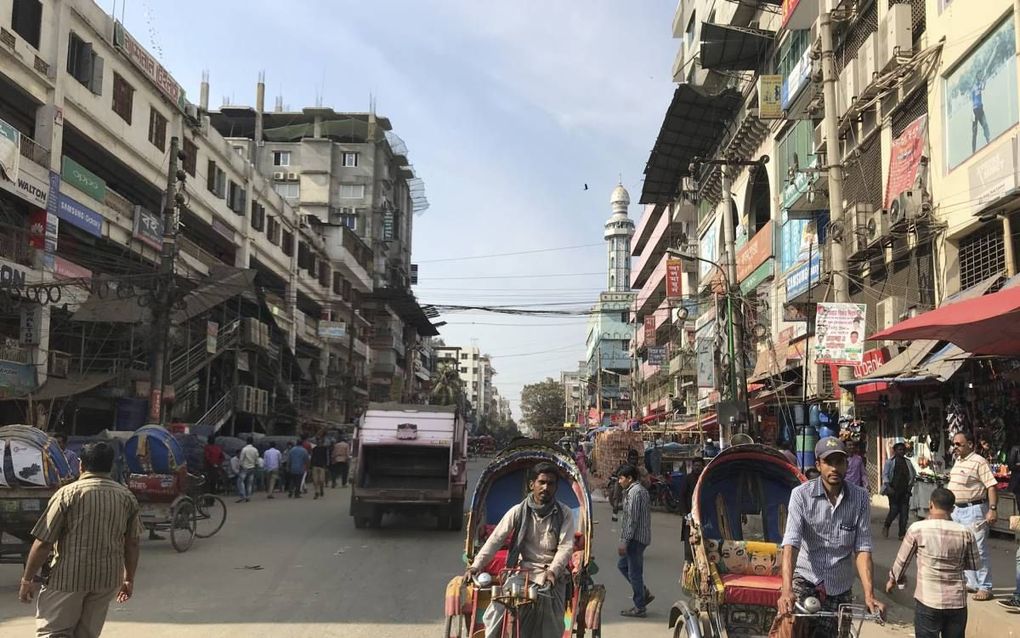 Straatbeeld in Dhaka, de hoofdstad van Bangladesh. beeld RD