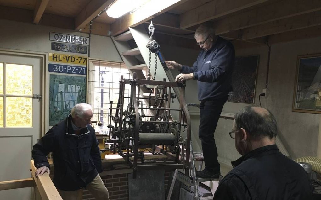 Het antieke uurwerk van de Oude Kerk in Genemuiden. beeld Enrico Kolk