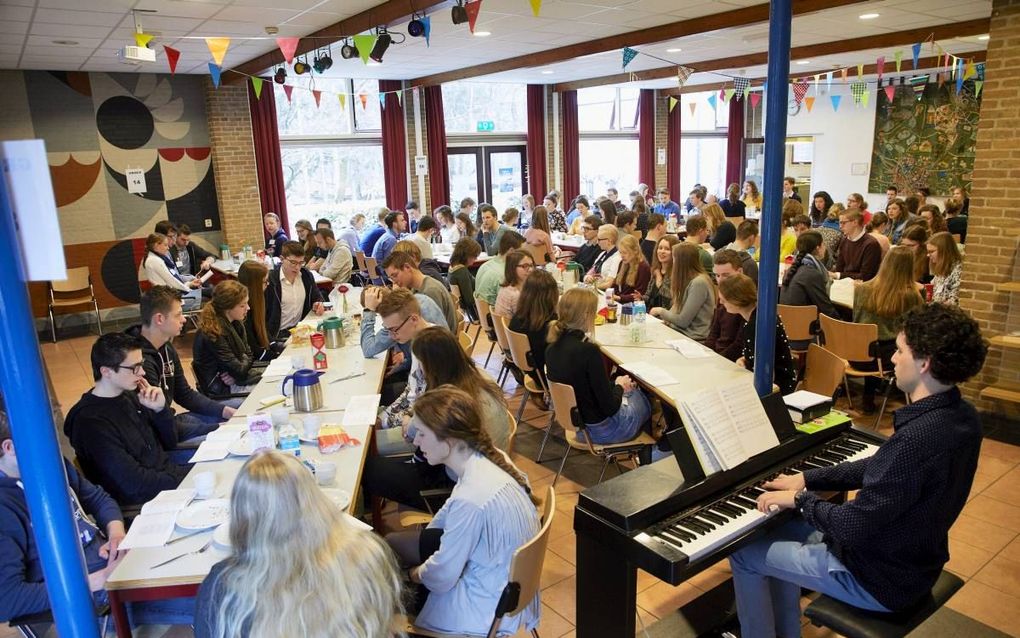 Jongeren dachten dit weekend in Lage Vuursche na over Bijbelse feesten. Dat gebeurde tijdens een 16+-Bijbelstudieconferentie, georganiseerd door het Landelijk Contact Jeugdwerk (LCJ) van de Christelijke Gereformeerde Kerken. beeld Jaco Klamer