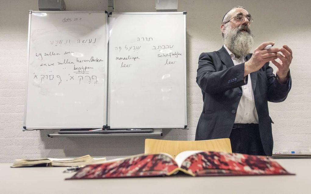 Rabbijn Shimon Evers hield dinsdagavond aan de Protestantse Theologische Universiteit in Amsterdam een lezing over de Tien Geboden. beeld Rob Nelisse