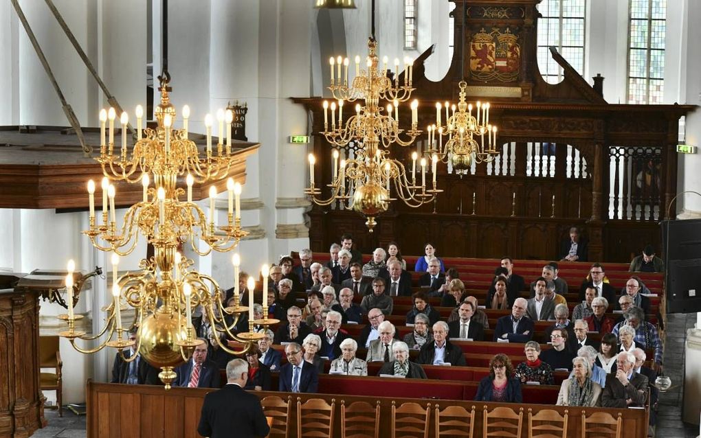 Stichting Vrienden van dr. H. F. Kohlbrugge hield zaterdag in de Grote Kerk te Vianen haar jaarlijkse conferentie. In de christelijk pedagogiek dreigt voortdurend een dualisme van een positieve pedagogische blik en een negatieve theologische blik op leerl