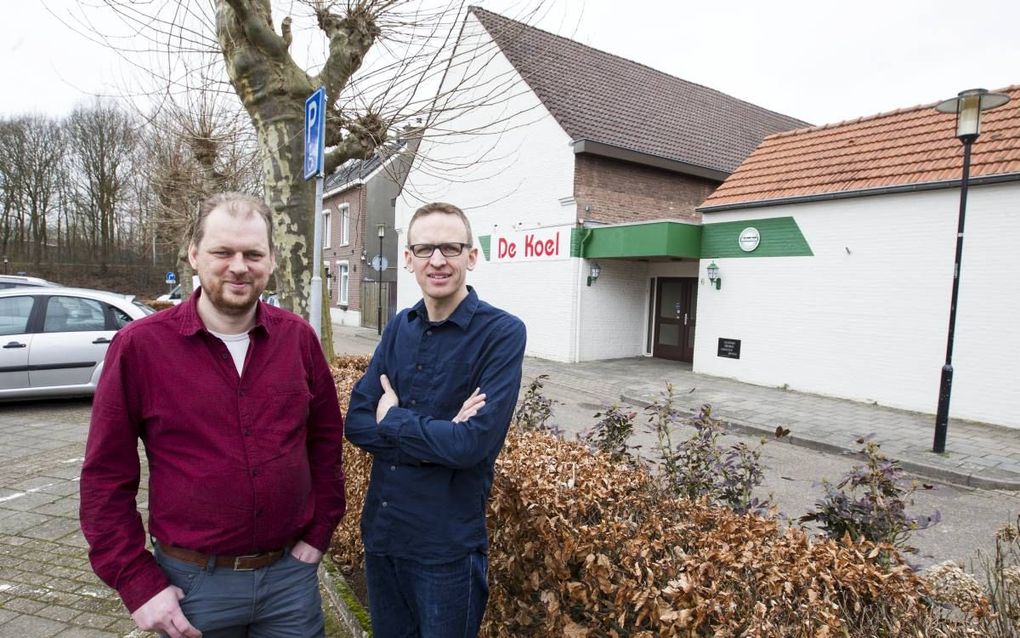 Johan van Groningen (li) en Peter Baan verlieten de Biblebelt om de christelijke gemeente Bunde-Meerssen te gaan ondersteunen. beeld RD, Anton Dommerholt