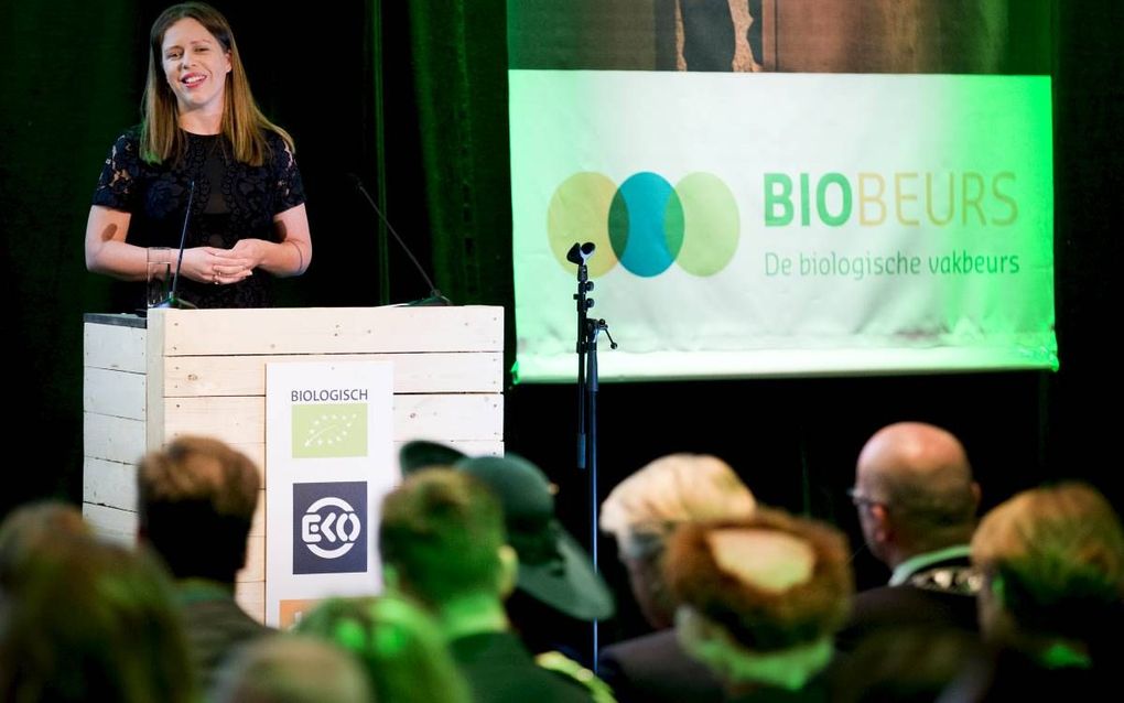 Minister Carola van Schouten van Landbouw, Natuur en Voedselkwaliteit op de Biobeurs op 17 januari in Zwolle. Ze wil de komende jaren duidelijk wil maken dat landbouw, natuur en samenleving samenhangen, en ze in balans moeten zijn, zo zette ze uiteen. bee