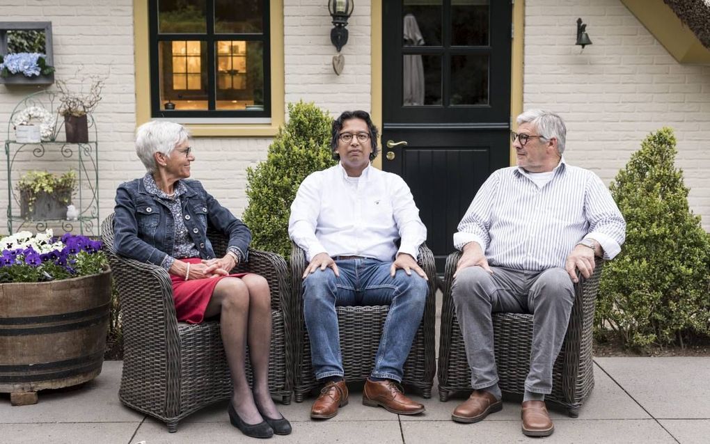 Arno Lambregtse met zijn ouders. beeld André Dorst