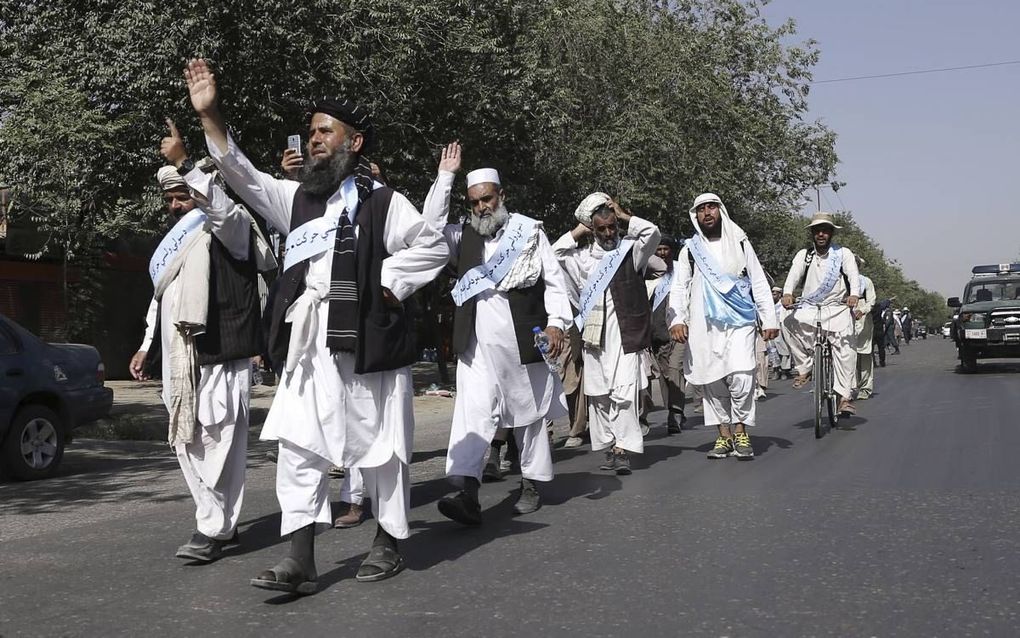 Een vredesstoet van Afghaanse burgers kwam na een tocht van 40 dagen aan in de Afghaanse hoofdstad Kabul. De groep protesteerde tegen het zich voortslepende geweld in hun land.  beeld EPA, Hedayatullah Amid