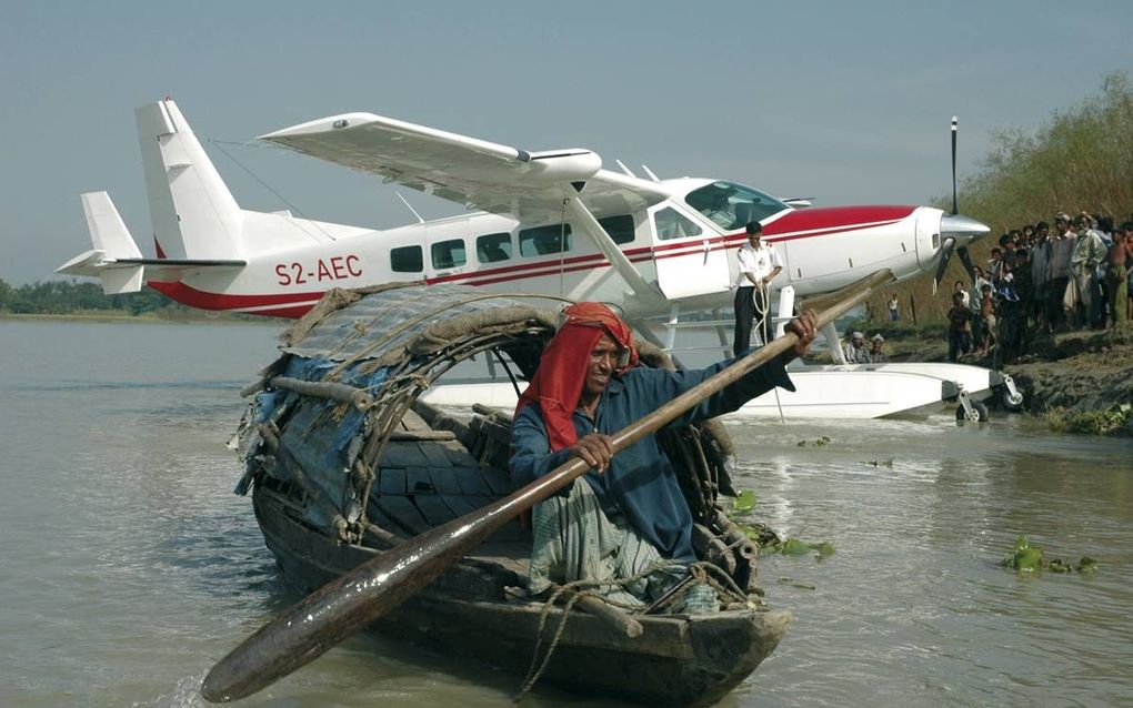 In Bangladesh bereiken MAF-vliegers met een watervliegtuig zelfs de meest afgelegen dorpjes. beeld MAF