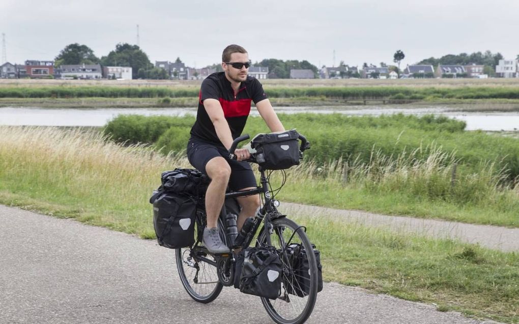 Simon Koster (26) uit Ridderkerk fietste al in tal van Europese landen. beeld RD, Anton Dommerholt