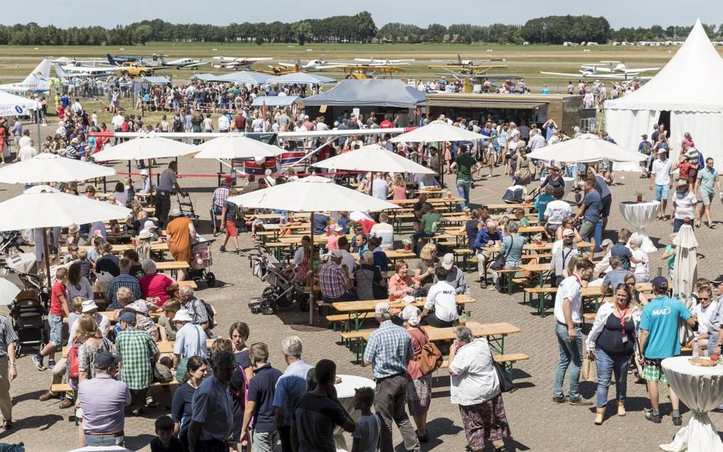 Duizenden mensen bezochten zaterdag in Teuge de open dag van MAF. beeld André Dorst