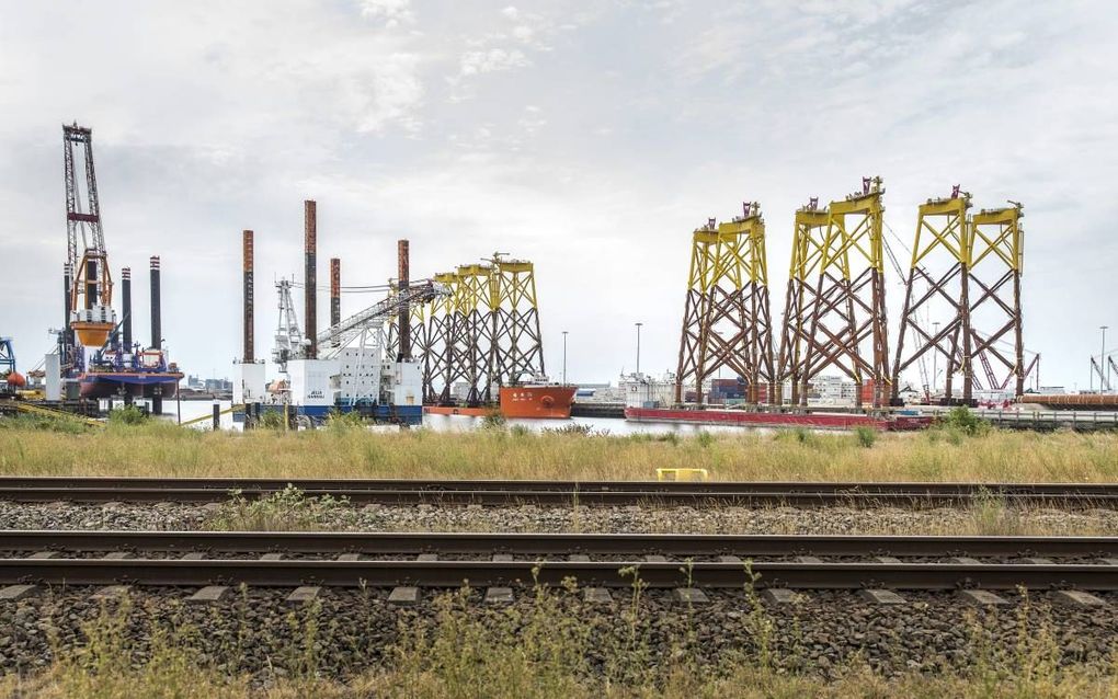 Onderstellen voor windmolens op het terrein van Bow Terminal (Vlissingen-Oost). beeld RD, Henk Visscher