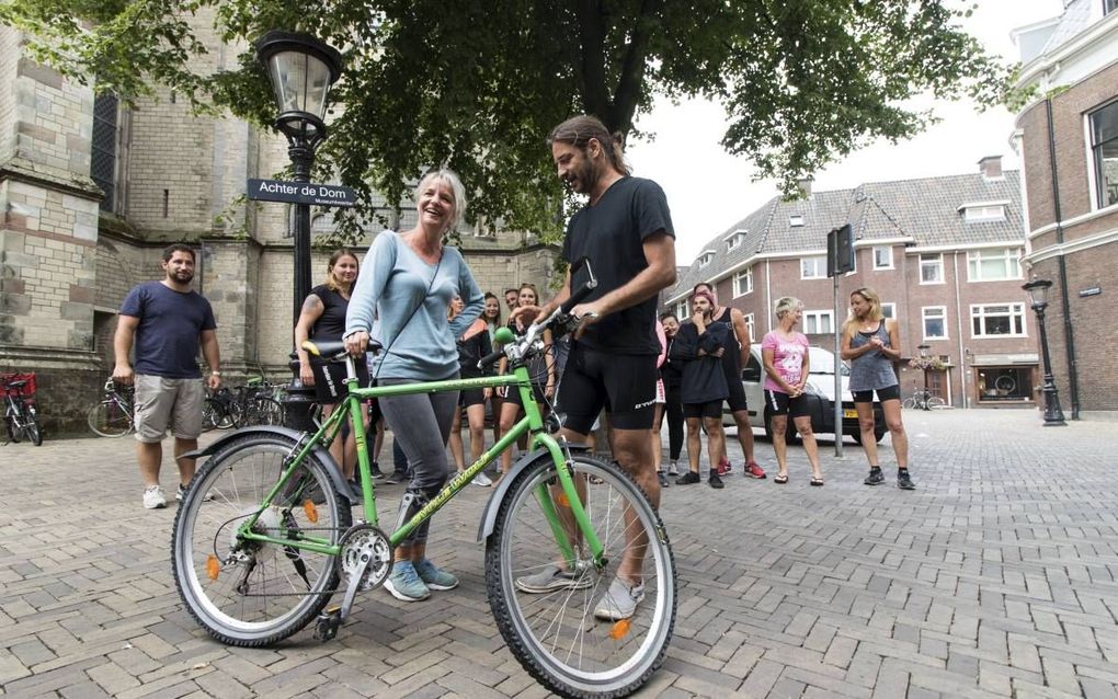 Een groep Duitsers bracht woensdag 22 fietsen terug die in de Tweede Wereldoorlog door de Duitsers in beslag waren genomen. beeld Reinier Zoutendijk