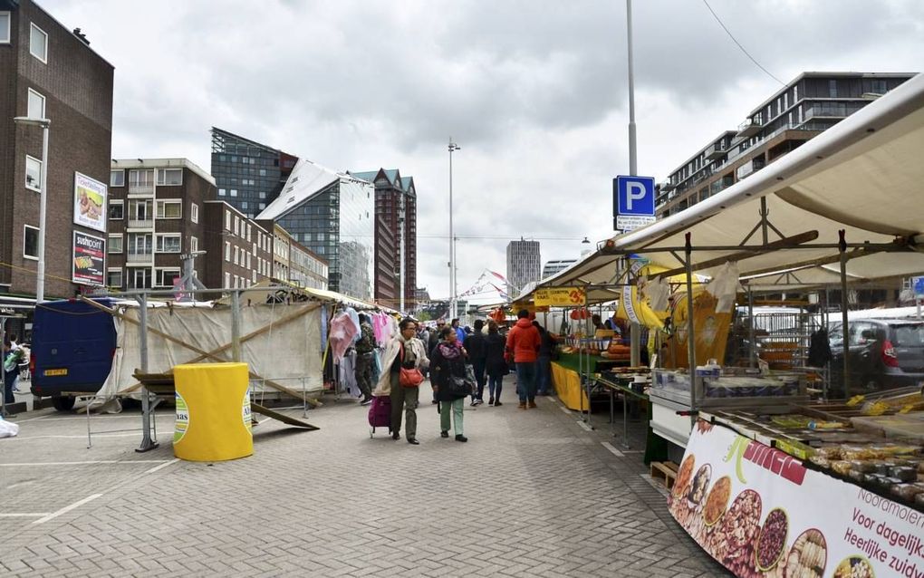 „Inmiddels vormen autochtone Nederlanders in de drie grootste steden een minderheid. Daarom is het niet vreemd dat sommigen de komst van vluchtelingen zien als een bedreiging van onze cultuur.” beeld iStock