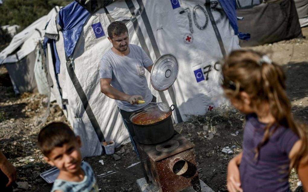 Syrisch vluchtelingengezin op het Griekse eiland Lesbos. beeld AFP, Aris Messinis