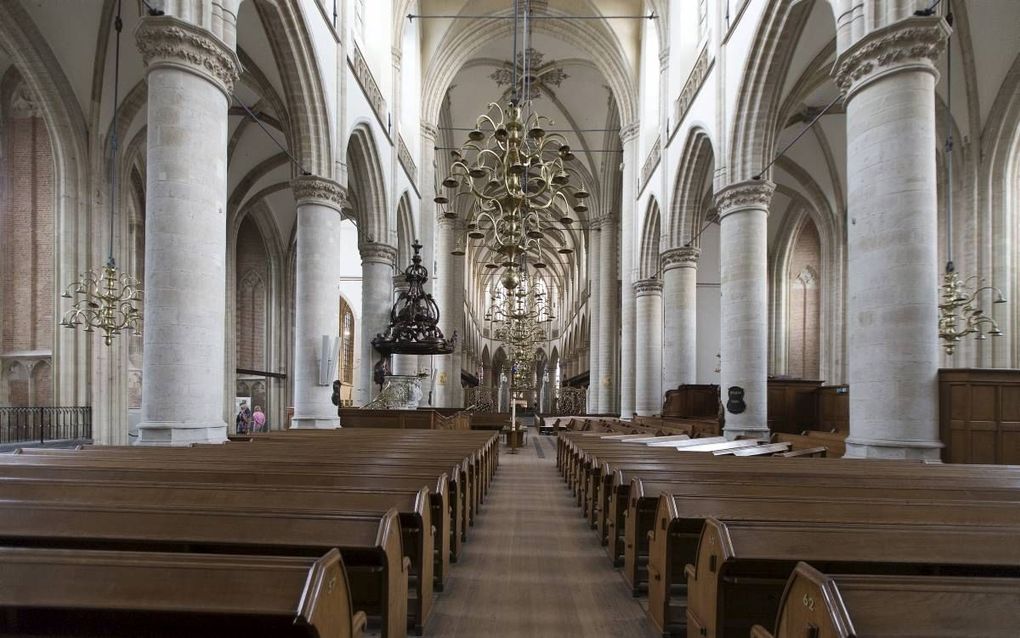 „Gebruik de rustdag om te overdenken, de hectiek los te laten, stilte te vinden en te luisteren naar Gods stem in Zijn huis en daarbuiten.” Foto: Grote Kerk in Dordrecht. beeld RD, Henk Visscher