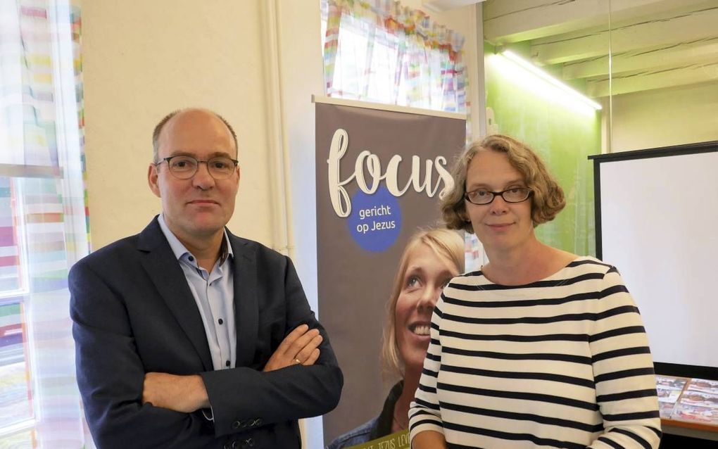 Ds. Jan-Maarten Goedhart en Eline de Boo (r.) van de IZB. beeld RD