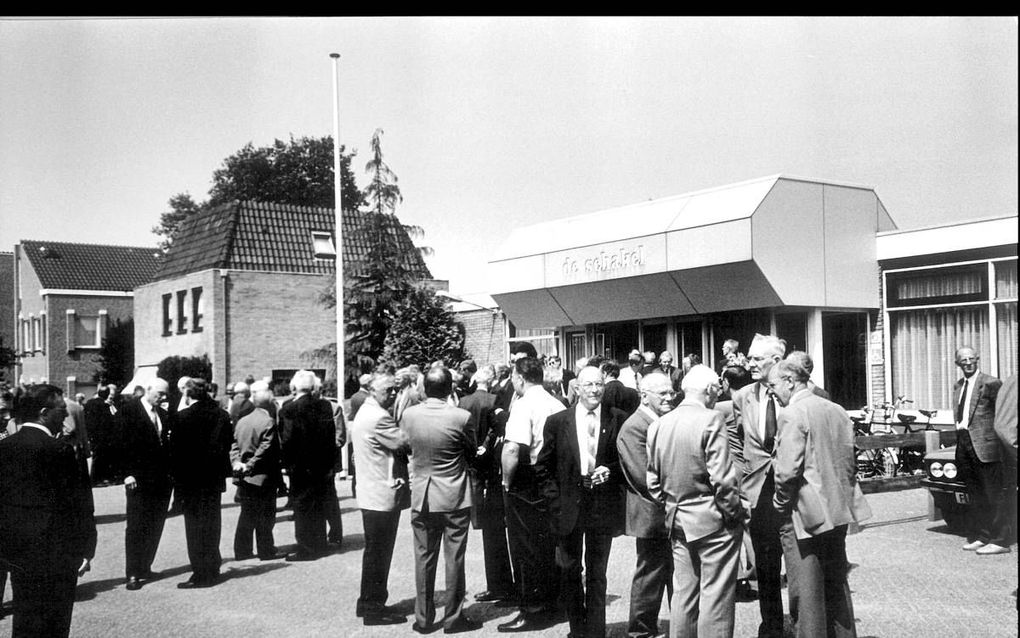 Leden van de Gereformeerde Bond in 1993 bij De Schakel in Nijkerk. Het gebouw bestaat vijftig jaar. beeld RD