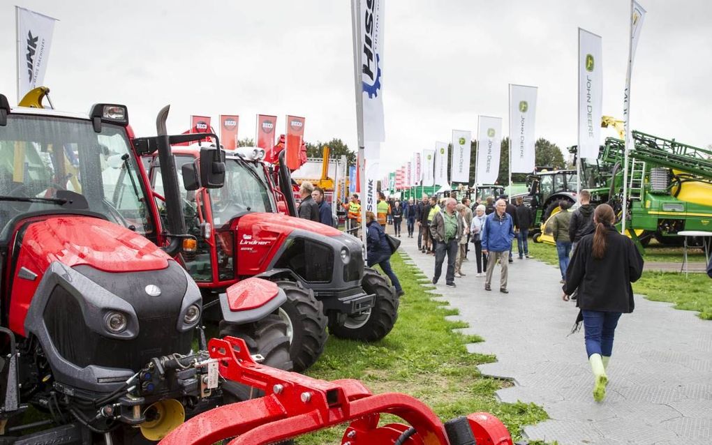 Nieuwe tractoren zijn traditioneel blikvangers op de mechanisatiebeurs AgroTechniek Holland in Biddinghuizen. beeld RD, Anton Dommerholt