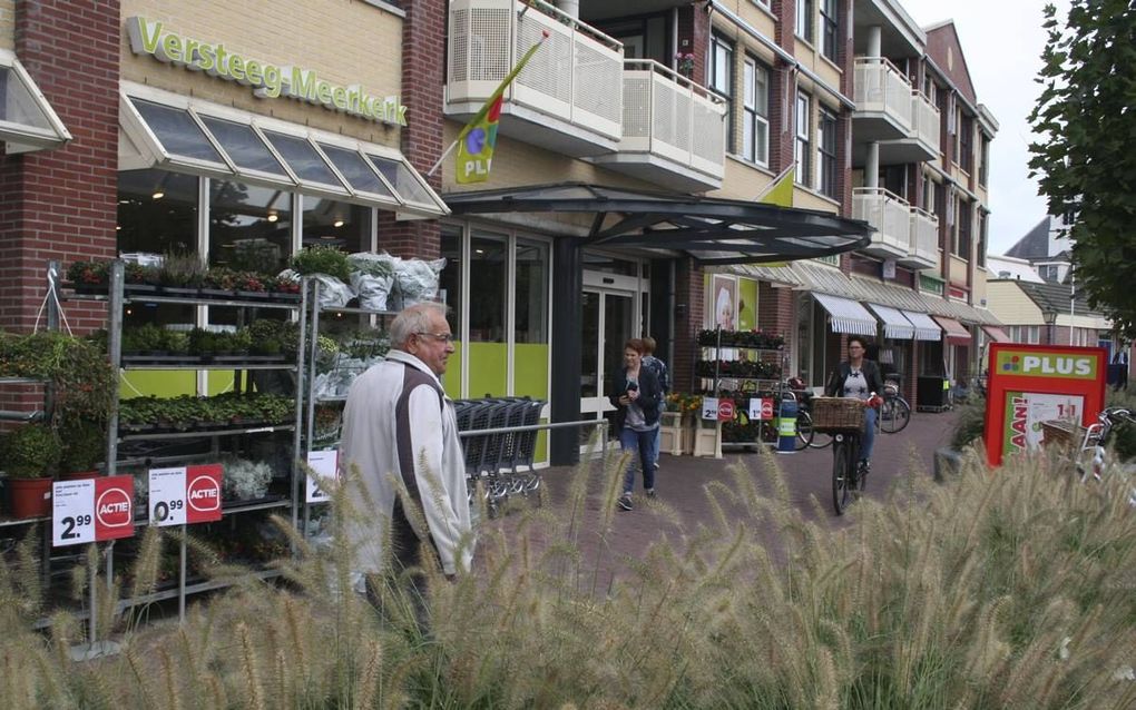 De koopzondag is een belangrijk verkiezingsitem in de nieuwe gemeente Vijfheerenlanden. Foto: de PLUS supermarkt in Meerkerk. beeld André Bijl