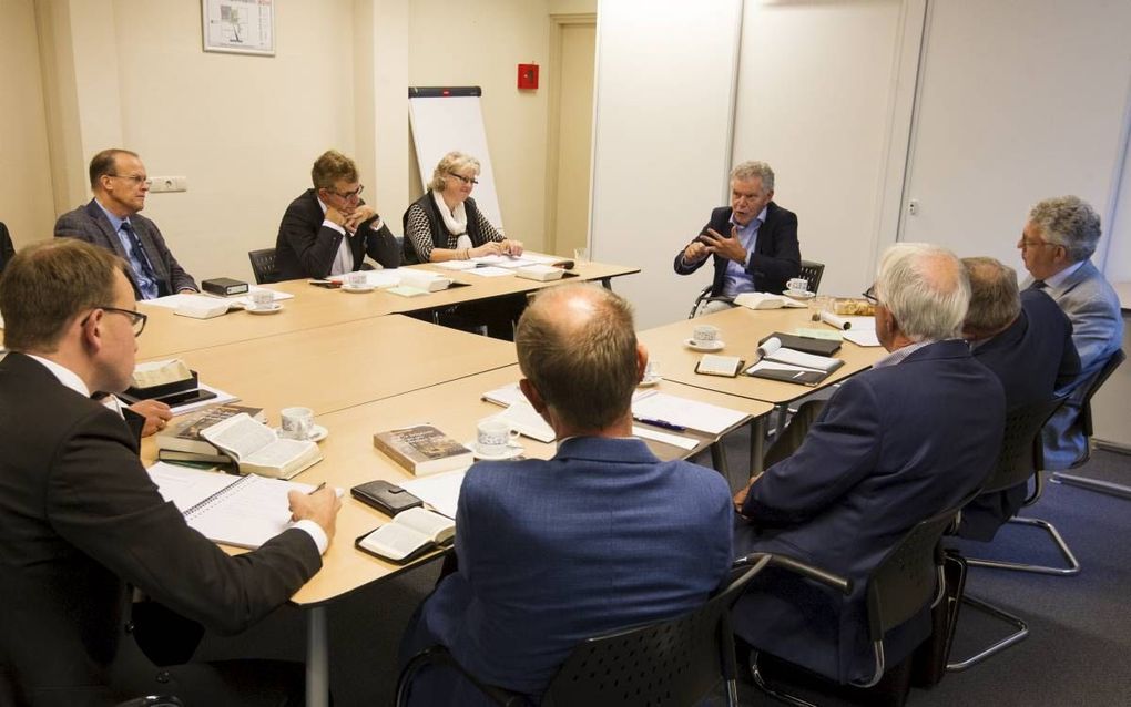 In Doorn wordt donderdag en vrijdag een predikantenconferentie gehouden over de “verandering van het hart”. Achterin: dr. P. J. Visser. beeld RD, Anton Dommerholt