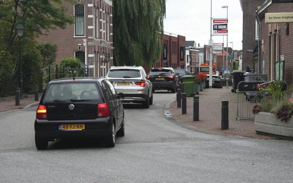 Sluipverkeer zorgt er regelmatig voor dat het Zuid-Hollandse Meerkerk moeilijk bereikbaar is. beeld André Bijl