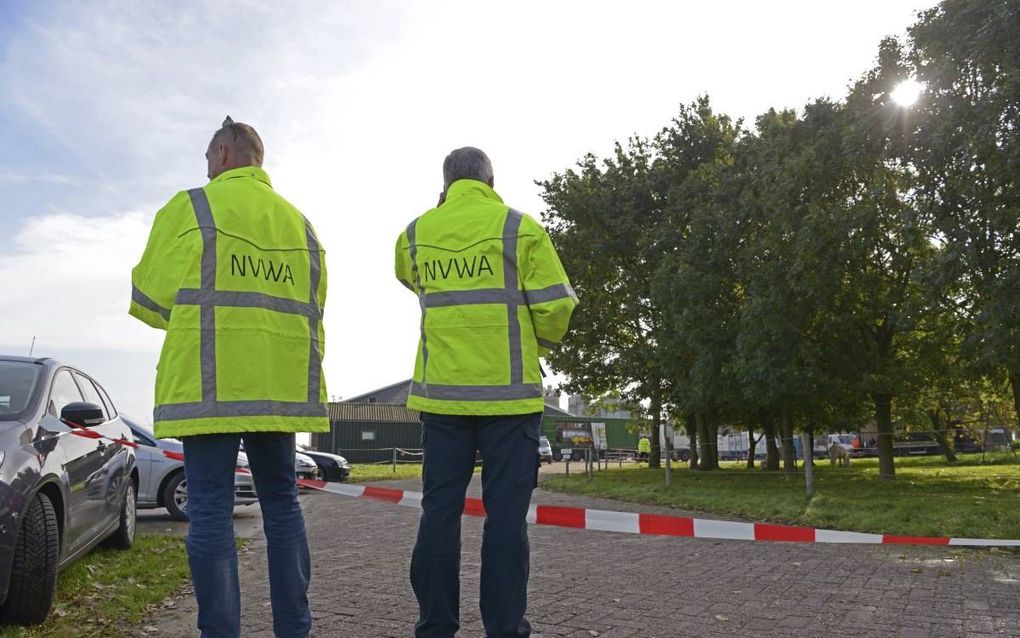 Ruiming van een boerderij die besmet bleek met milde vogelgriep (archieffoto). Als het aan de RDA ligt, hoeft dat straks niet meer. beeld ANP, Ginopress