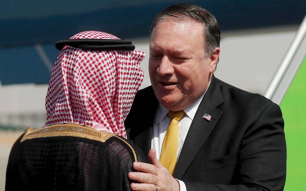 Pompeo met de Saudische minister van Buitenlandse Zaken, Adel al-Jubeir, dinsdag. beeld AFP, Leah Millis