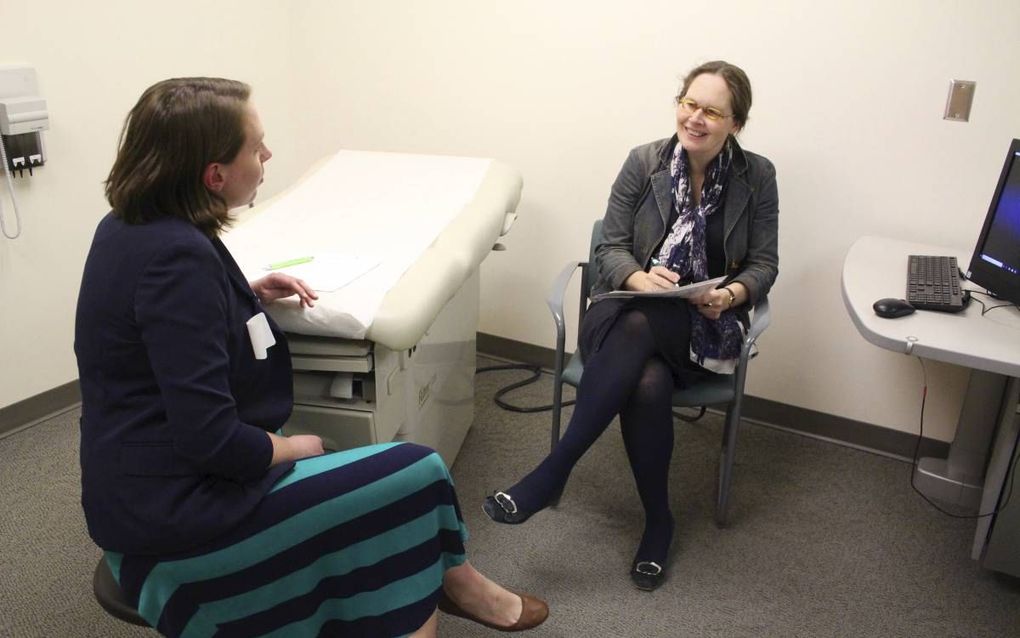 Monica van de Ridder (r.) geeft in de Verenigde Staten cursussen aan studenten en artsen in het geven, ontvangen en zoeken van feedback. beeld Stay Pylman