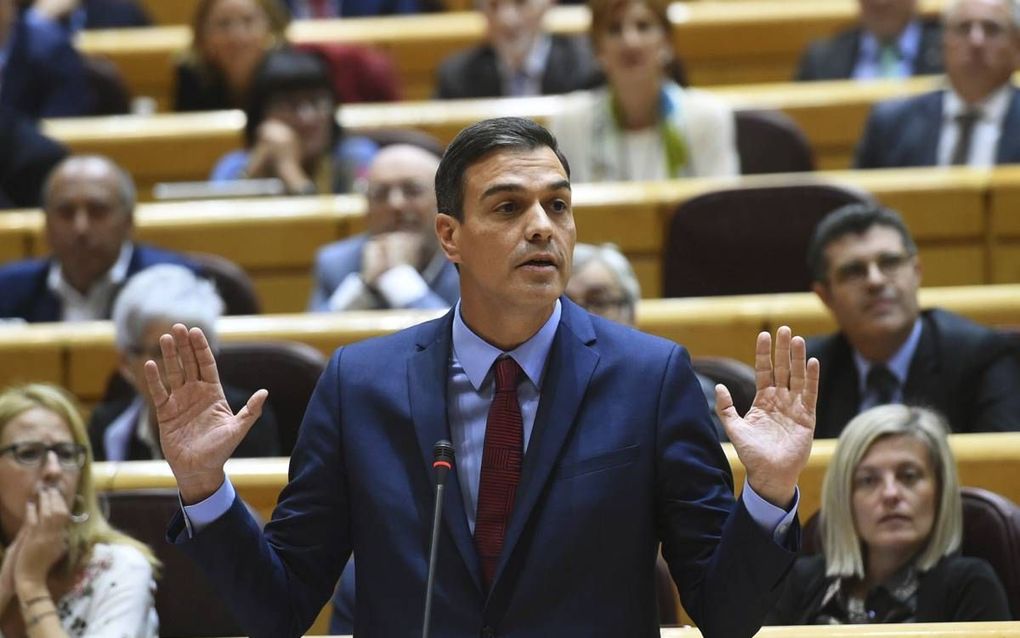 De Spaanse premier Pedro Sanchez, maandag in de Senaat in Madrid. beeld EPA, Fernando Villar