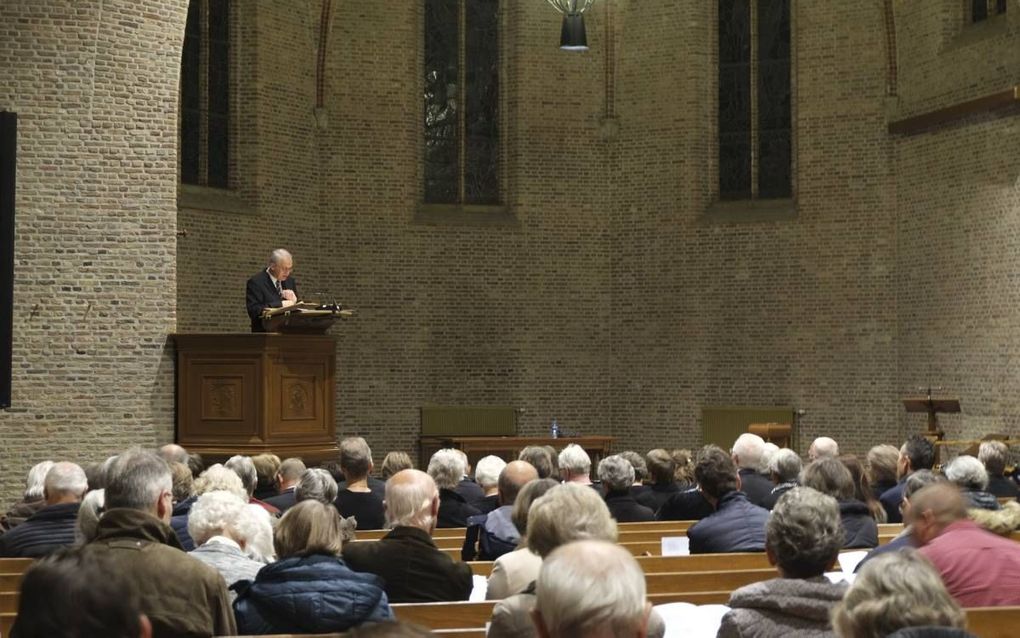 Op de kansel: ds. M. Goudriaan. beeld Gerrit van Dijk