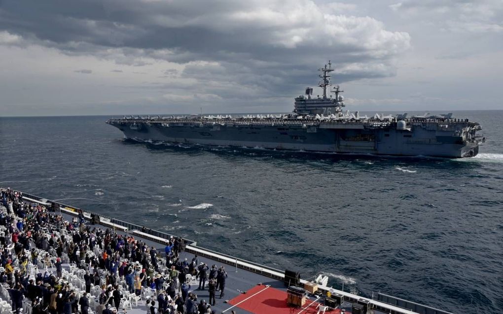 Het Amerikaanse vliegdekschip USS Ronald Reagan voor de kust van Zuid-Korea. Al tientallen jaren hebben de Verenigde Staten een forse militaire presentie in en rond het Aziatische land. beeld EPA, Jeon Heon-Kyun