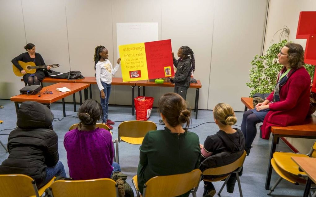 Bijbelclubwerk in Rotterdam-Zuid. beeld Cees van der Wal