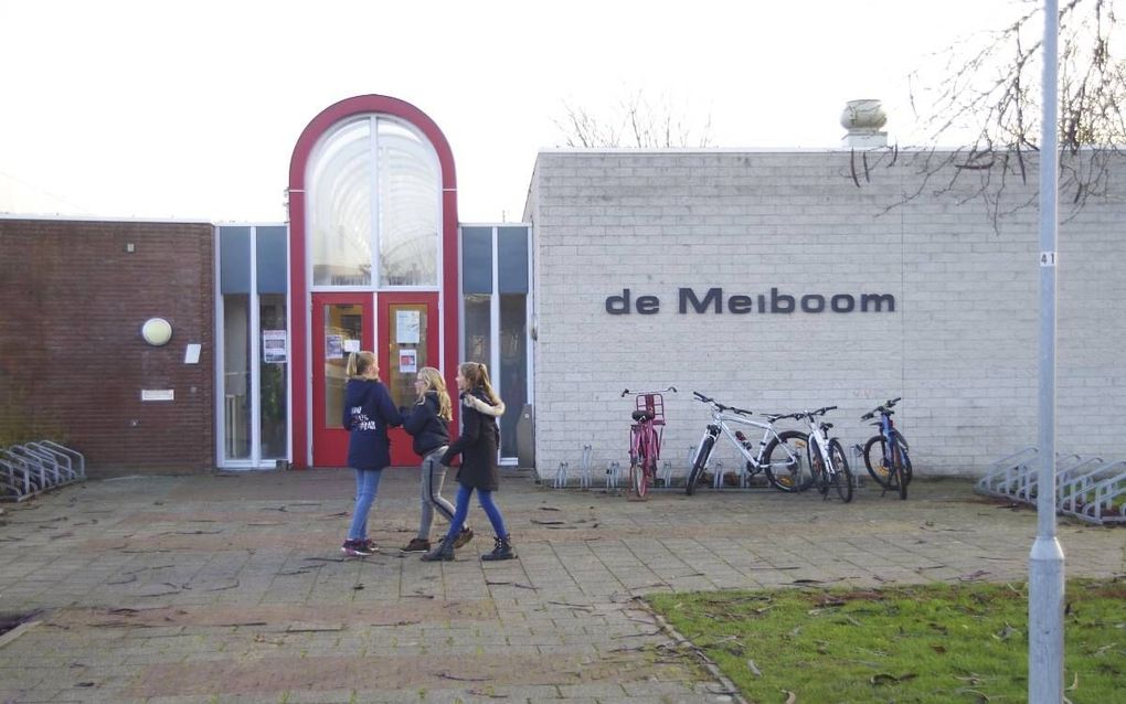 Het Krabbendijkse dorpshuis blijkt een wietplantage te herbergen. beeld Jan Dirk van Scheyen