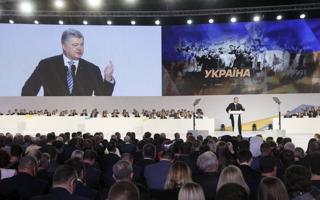 Algemeen wordt verwacht dat na de Oekraïense presidentsverkiezingen van 31 maart beleidsmatig alles bij het oude zal blijven. Foto: de huidige president Poroshenko stelt zich officieel kandidaat. beeld EPA, Sergey Dolzhenko