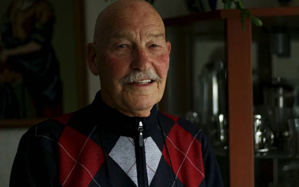 Reinder Strijker (85) uit Hoogeveen wil in juni lopend de Alpe d’Huez op om geld in te zamelen voor kankeronderzoek. beeld Hjalmar Guit