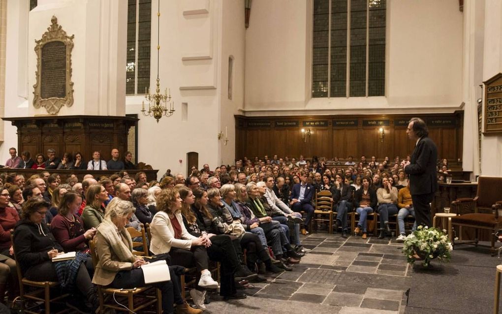 In de Jacobikerk in Utrecht vond een debat over geluk plaats. De kerk was voor de zevenhonderd bezoekers bijna te klein. beeld RD, Anton Dommerholt