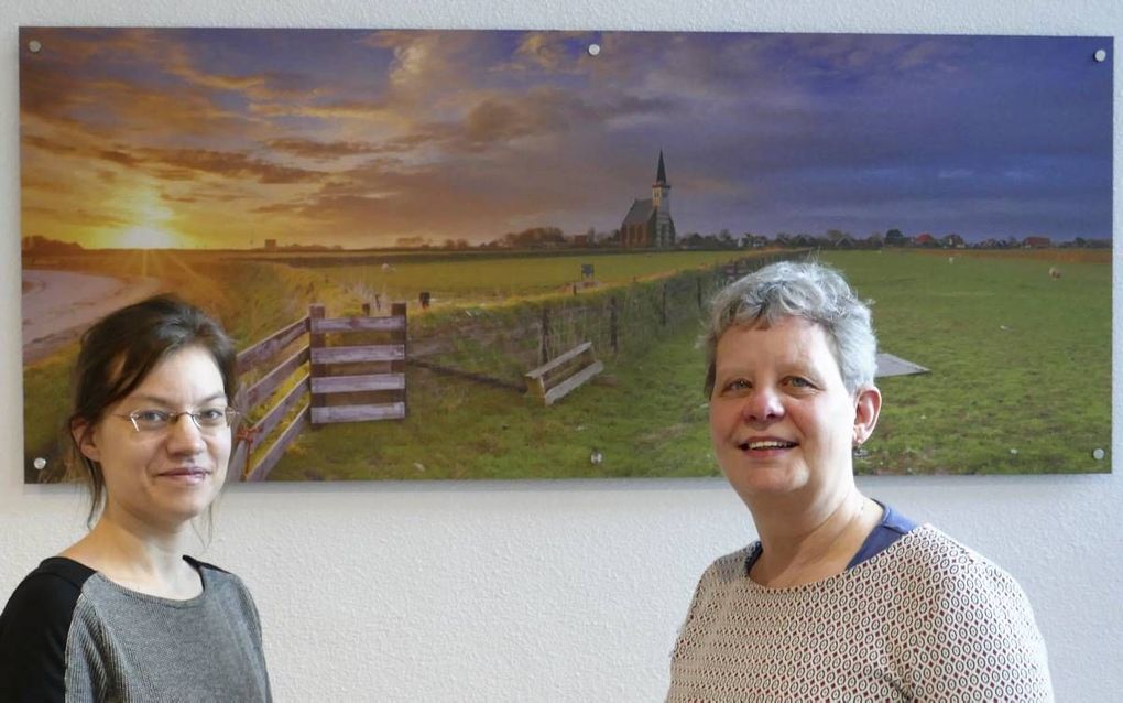 Jacobine Gelderloos (l.), verbindend specialist gemeenteopbouw, en dorpskerkambassadeur Betsy Nobel. beeld RD