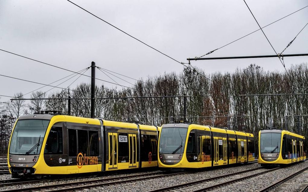 Nieuwe tramstellen voor de Uithoflijn staan klaar in Nieuwegein. De nieuwe lijn, die 8 kilometer lang is en negen haltes telt, moet eind van het jaar in bedrijf zijn. beeld ANP, Robin Utrecht