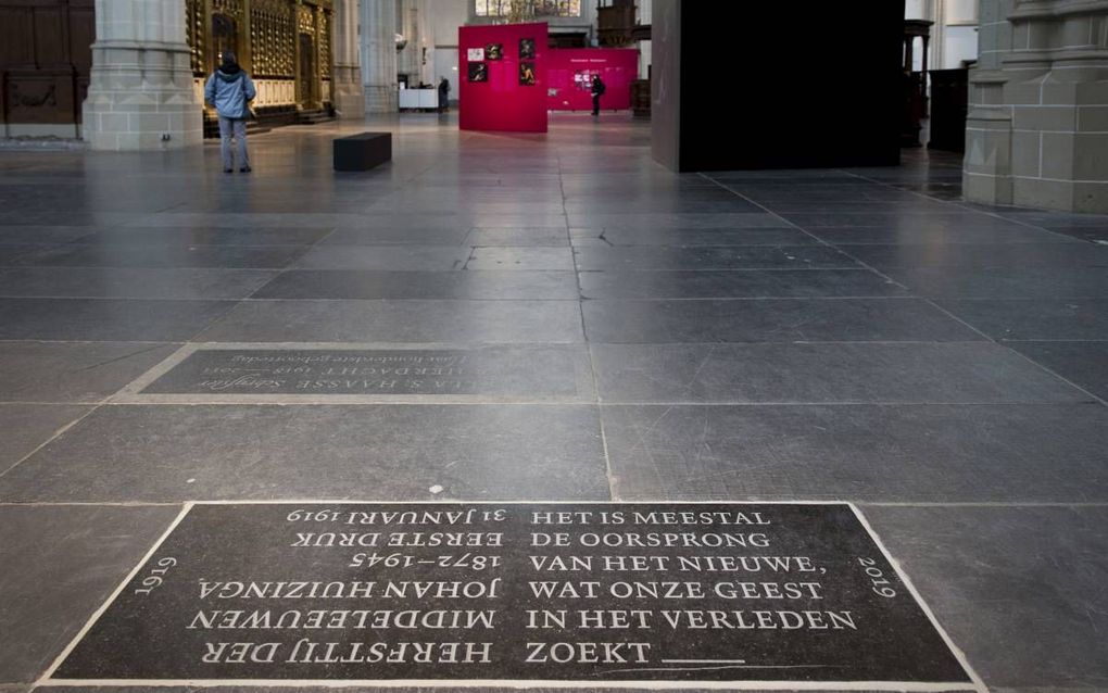 Een eeuw geleden publiceerde de Leidse historicus Johan Huizinga (1872-1945) zijn ”Herfsttij der Middeleeuwen”, aanleiding voor de Vereniging voor Nederlandse Kerkgeschiedenis om er zaterdag haar voorjaarsbijeenkomst aan te wijden. Foto: in de Nieuwe Kerk