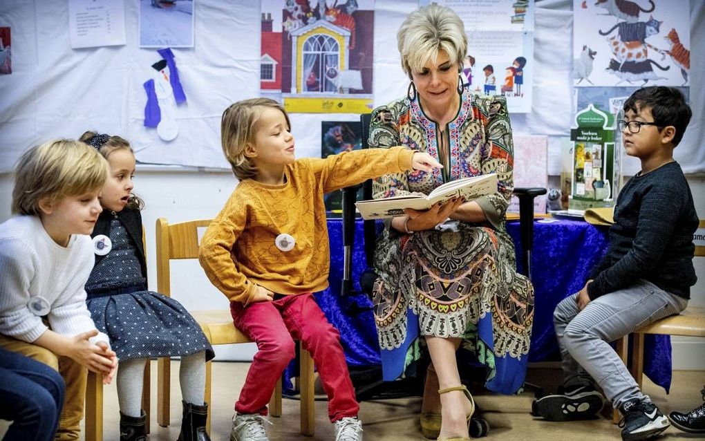 Prinses Laurentien leest kinderen voor tijdens het Nationale Voorleesontbijt. beeld ANP, Patrick van Katwijk