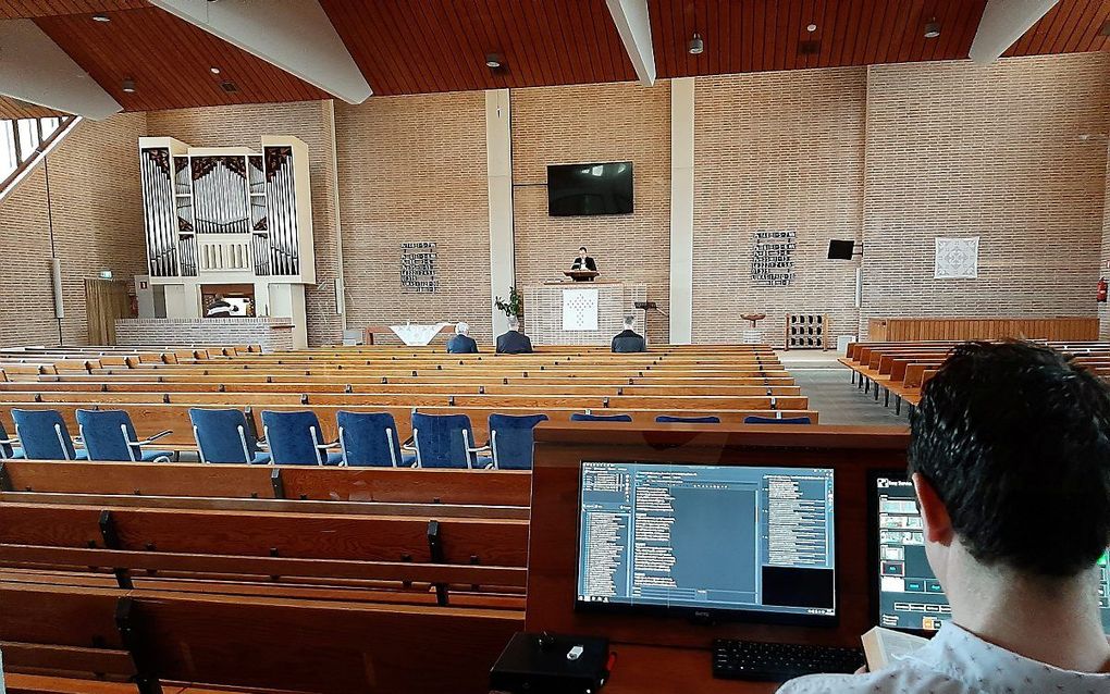 Dienst met minimale bezetting in de Hervormde Sionskerk in Papendrecht.  beeld Piet Stout