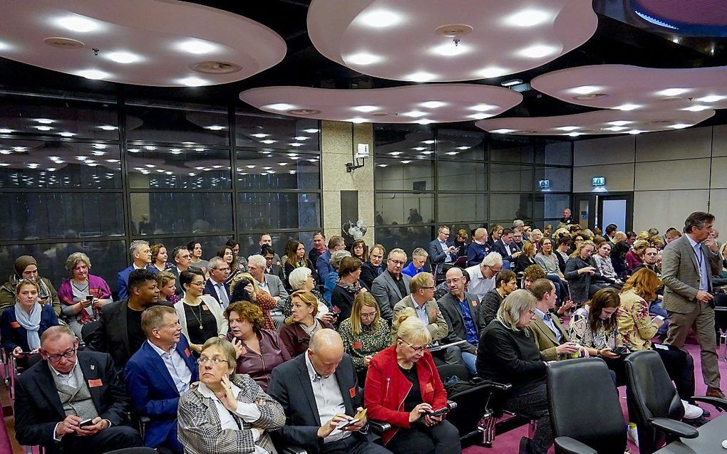 De Tweede Kamer debatteerde maandag over de jeugdzorg. Tientallen wethouders volgden het debat in het Tweede Kamergebouw. beeld ANP, Jerry Lampen