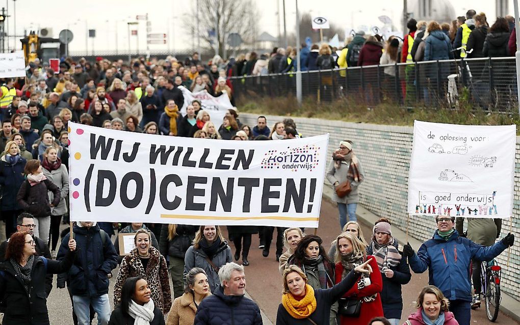 Demonstrerende leraren in Rotterdam. beeld ANP