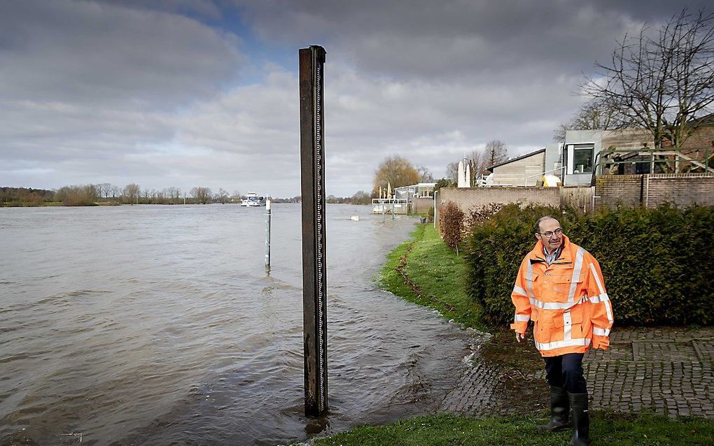 Een Dijkwacht aan de Maas bij Arcen. beeld ANP