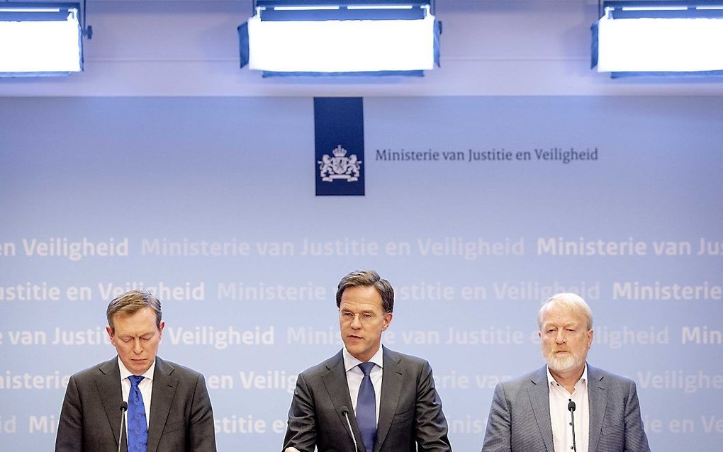 Minister Bruins, premier Rutte en Van Dissel (RIVM). beeld ANP