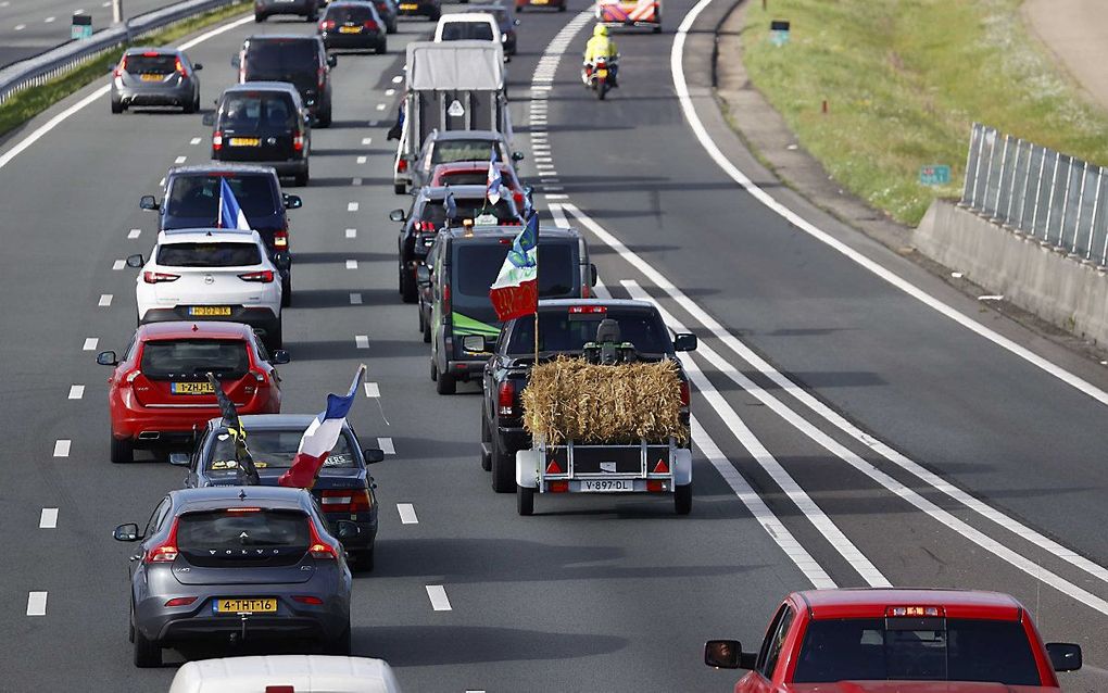 Boeren rijden woensdagmorgen ter hoogte van Zwolle. Ze zijn op zoek naar Bilthoven. beeld ANP