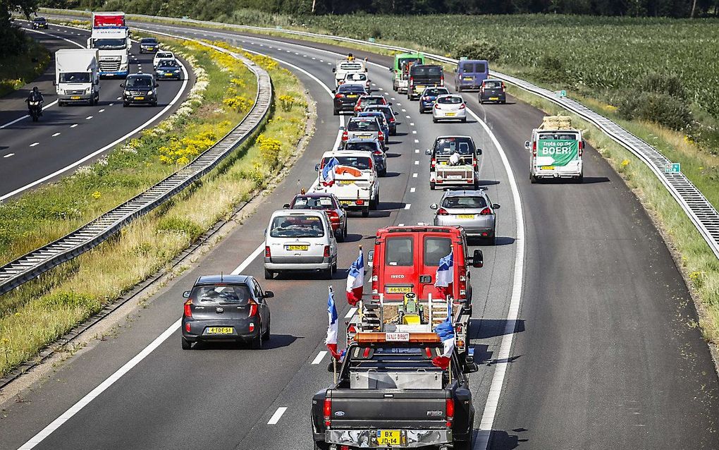 Boeren op de A28 richting Bilthoven. beeld ANP