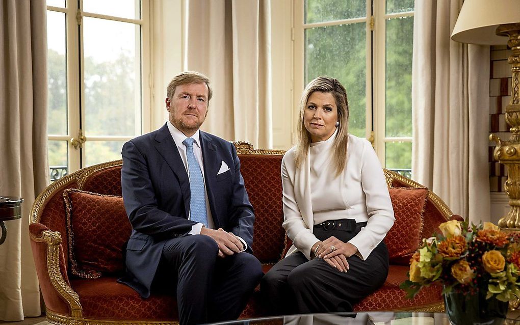 Koning Willem-Alexander en koningin Máxima tijdens het opnemen van hun videoboodschap. beeld ANP, Koen van Weel