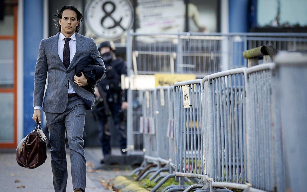 Advocaat Guy Weski arriveert bij de rechtbank. beeld ANP, Robin van Lonkhuijsen