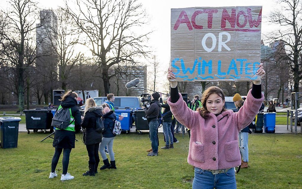 De eerste demonstranten verzamelen zicht op het Malieveld in Den Haag. beeld ANP