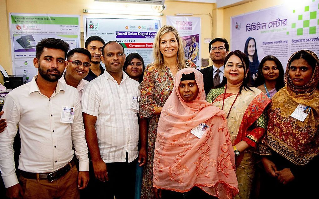 Op de eerste dag van haar VN-werkbezoek aan Bangladesh werkte Máxima in iets meer dan twaalf uur non-stop haar programma af. beeld ANP